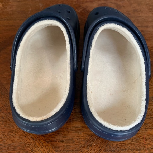 can you put jibbitz in fuzzy crocs